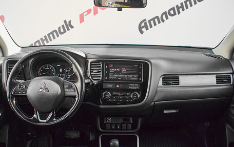 Mitsubishi Outlander III рестайлинг 3, 2018 год, 2 450 000 рублей, 9 фотография
