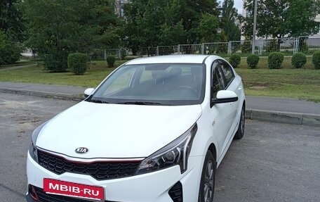 KIA Rio IV, 2021 год, 1 675 000 рублей, 10 фотография