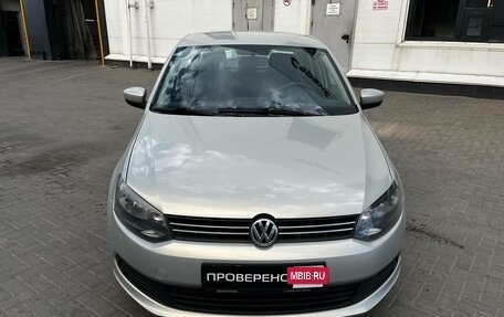 Volkswagen Polo VI (EU Market), 2011 год, 690 000 рублей, 2 фотография