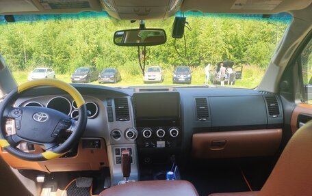 Toyota Sequoia II рестайлинг, 2012 год, 3 150 000 рублей, 18 фотография