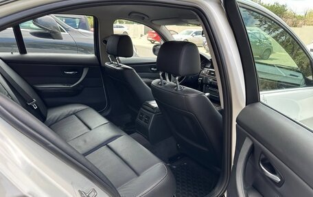 BMW 3 серия, 2011 год, 1 090 000 рублей, 24 фотография