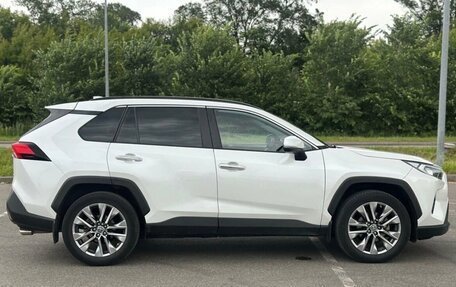 Toyota RAV4, 2020 год, 2 990 000 рублей, 12 фотография