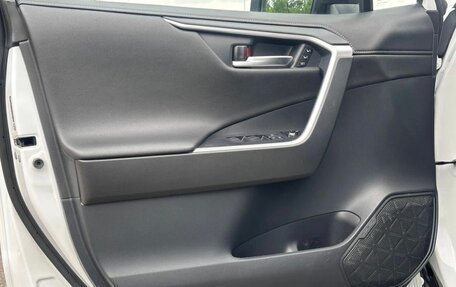 Toyota RAV4, 2020 год, 2 990 000 рублей, 14 фотография