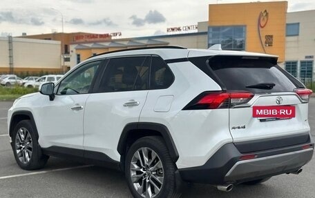 Toyota RAV4, 2020 год, 2 990 000 рублей, 9 фотография