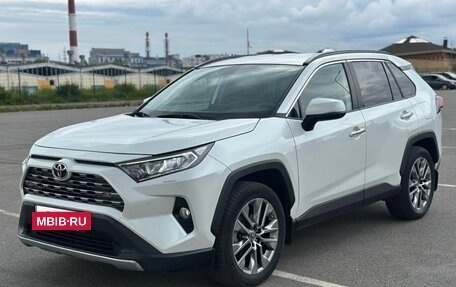 Toyota RAV4, 2020 год, 2 990 000 рублей, 7 фотография