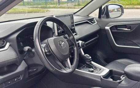 Toyota RAV4, 2020 год, 2 990 000 рублей, 21 фотография