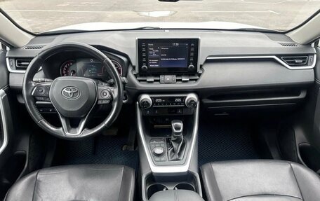 Toyota RAV4, 2020 год, 2 990 000 рублей, 22 фотография