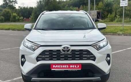 Toyota RAV4, 2020 год, 2 990 000 рублей, 6 фотография