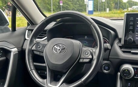 Toyota RAV4, 2020 год, 2 990 000 рублей, 23 фотография