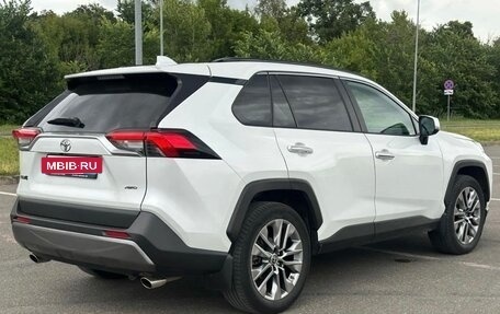 Toyota RAV4, 2020 год, 2 990 000 рублей, 11 фотография