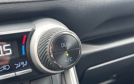 Toyota RAV4, 2020 год, 2 990 000 рублей, 28 фотография
