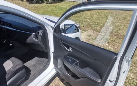 KIA Rio IV, 2021 год, 1 399 000 рублей, 10 фотография