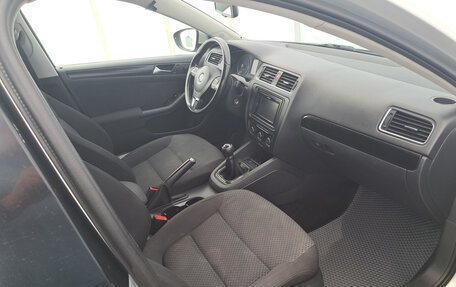 Volkswagen Jetta VI, 2011 год, 1 080 000 рублей, 15 фотография