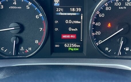 Toyota RAV4, 2017 год, 3 200 000 рублей, 9 фотография