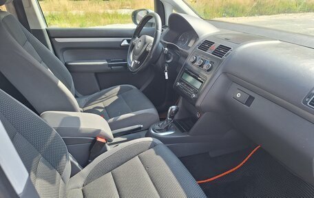 Volkswagen Touran III, 2010 год, 720 000 рублей, 4 фотография
