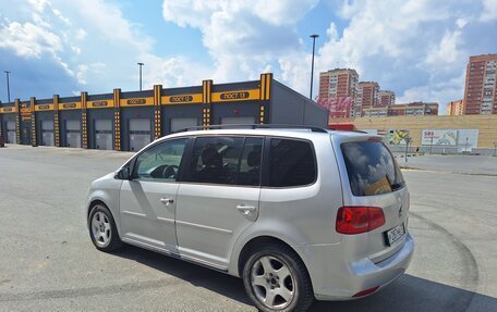 Volkswagen Touran III, 2010 год, 720 000 рублей, 3 фотография
