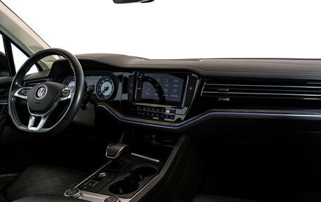 Volkswagen Touareg III, 2018 год, 4 499 000 рублей, 10 фотография