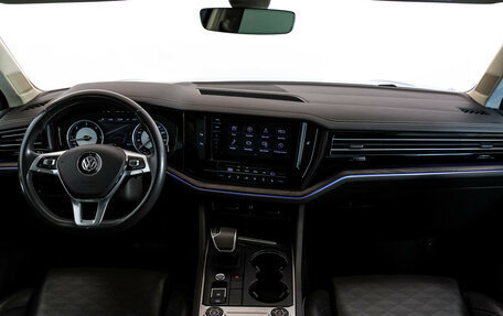 Volkswagen Touareg III, 2018 год, 4 499 000 рублей, 11 фотография