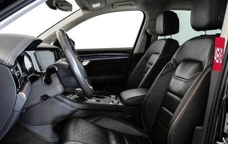 Volkswagen Touareg III, 2018 год, 4 499 000 рублей, 16 фотография