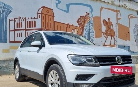 Volkswagen Tiguan II, 2019 год, 2 249 000 рублей, 2 фотография
