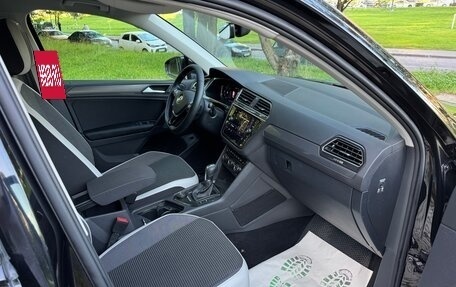 Volkswagen Tiguan II, 2019 год, 2 497 000 рублей, 2 фотография