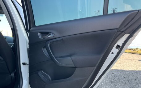 Opel Insignia II рестайлинг, 2013 год, 1 250 000 рублей, 29 фотография