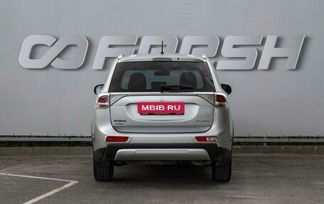 Mitsubishi Outlander III рестайлинг 3, 2014 год, 1 260 000 рублей, 4 фотография