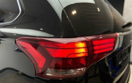 Mitsubishi Outlander III рестайлинг 3, 2016 год, 1 870 000 рублей, 10 фотография