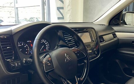 Mitsubishi Outlander III рестайлинг 3, 2016 год, 1 870 000 рублей, 13 фотография
