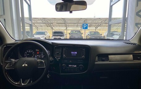 Mitsubishi Outlander III рестайлинг 3, 2016 год, 1 870 000 рублей, 14 фотография