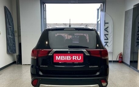 Mitsubishi Outlander III рестайлинг 3, 2016 год, 1 870 000 рублей, 7 фотография