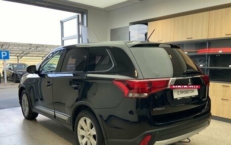 Mitsubishi Outlander III рестайлинг 3, 2016 год, 1 870 000 рублей, 8 фотография
