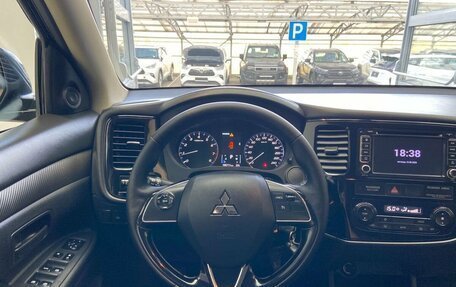 Mitsubishi Outlander III рестайлинг 3, 2016 год, 1 870 000 рублей, 16 фотография