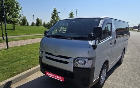 Toyota RegiusAce, 2018 год, 3 000 000 рублей, 3 фотография