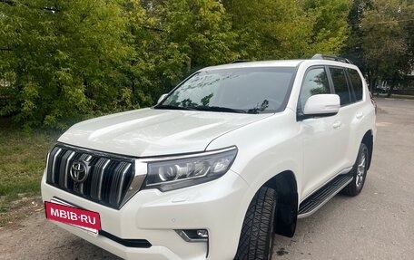 Toyota Land Cruiser Prado 150 рестайлинг 2, 2018 год, 5 000 000 рублей, 3 фотография