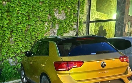 Volkswagen T-Roc I, 2021 год, 2 000 000 рублей, 2 фотография