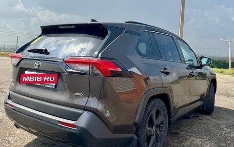 Toyota RAV4, 2021 год, 3 100 000 рублей, 4 фотография