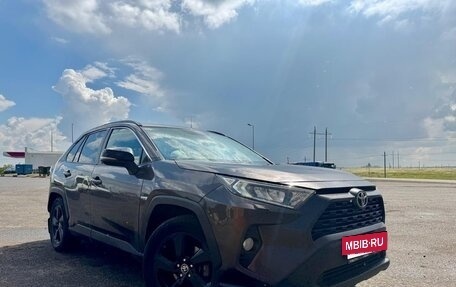 Toyota RAV4, 2021 год, 3 100 000 рублей, 3 фотография