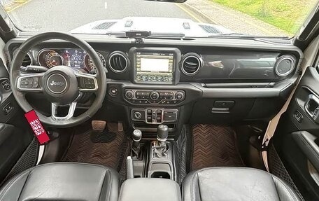 Jeep Wrangler, 2022 год, 4 399 000 рублей, 9 фотография