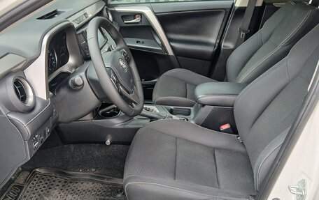 Toyota RAV4, 2017 год, 2 099 000 рублей, 15 фотография