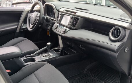 Toyota RAV4, 2017 год, 2 099 000 рублей, 13 фотография