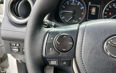 Toyota RAV4, 2017 год, 2 099 000 рублей, 25 фотография