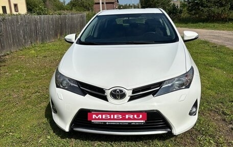 Toyota Auris II, 2014 год, 1 540 000 рублей, 2 фотография
