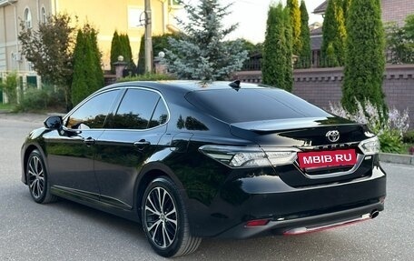 Toyota Camry, 2020 год, 2 990 000 рублей, 4 фотография
