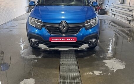 Renault Logan II, 2018 год, 1 250 000 рублей, 2 фотография