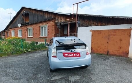 Toyota Prius, 2010 год, 950 000 рублей, 3 фотография