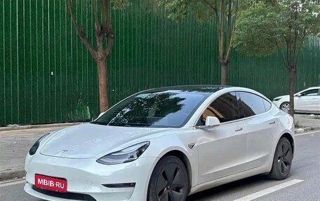 Tesla Model 3 I, 2021 год, 1 960 000 рублей, 1 фотография
