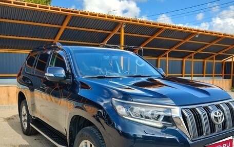 Toyota Land Cruiser Prado 150 рестайлинг 2, 2018 год, 5 000 000 рублей, 1 фотография
