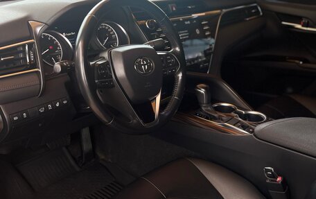 Toyota Camry, 2020 год, 3 000 000 рублей, 17 фотография