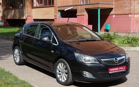 Opel Astra J, 2011 год, 790 000 рублей, 1 фотография